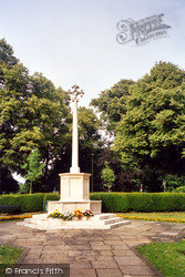 War Memorial, Gostrey Meadow 2004, Farnham