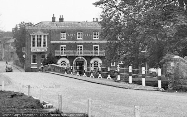 Photo of Farningham, The Lion Hotel c.1955