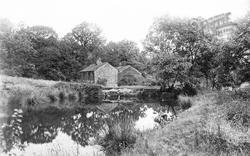 Mill Dam c.1935, Farnley