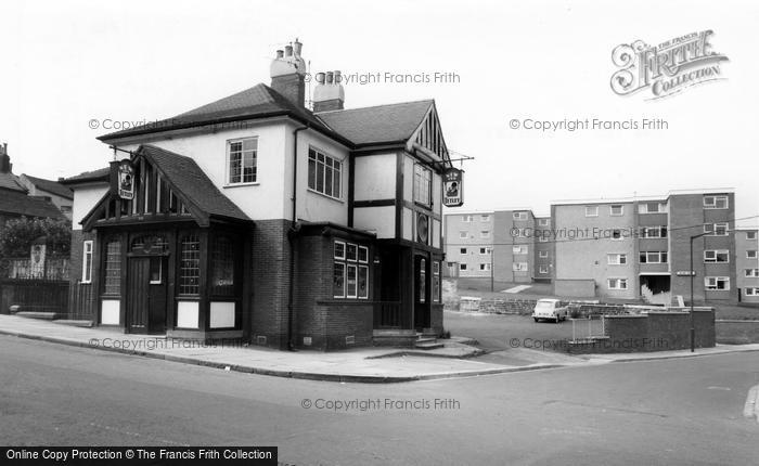 Photo of Farsley, The New Inn c.1965