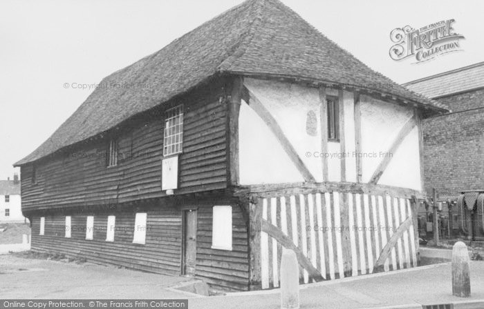 Photo of Faversham, The Old Town Store c.1939