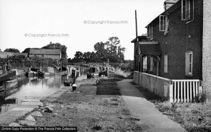Photo of Fenny Stratford, Canal Lock c.1955
