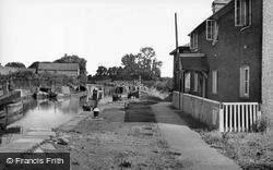 Canal Lock c.1955, Fenny Stratford