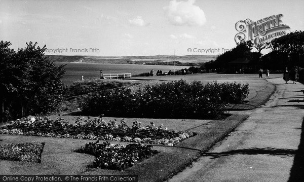 Photo of Filey, Crescent Gardens, Putting Green c.1960