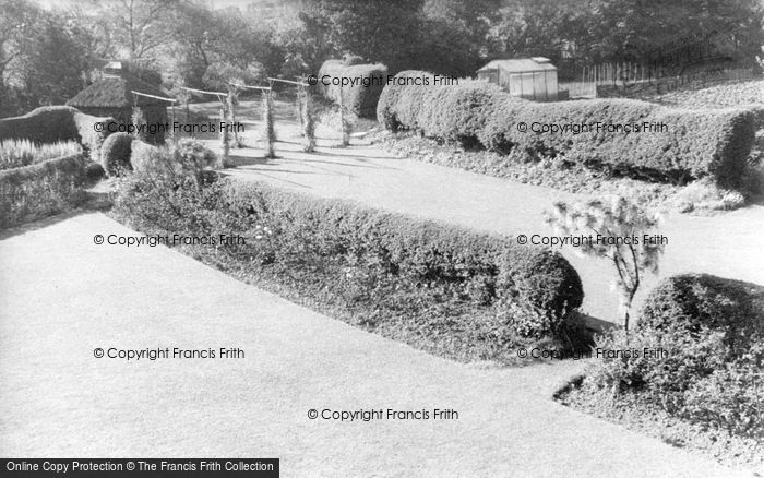 Photo of Filey, Linkfield, The Lawns c.1960
