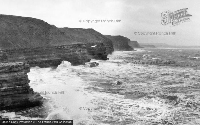 Photo of Filey, Rough Sea, The Brigg c.1960