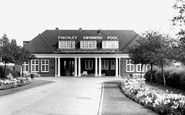 Finchley, Swimming Pool c1965