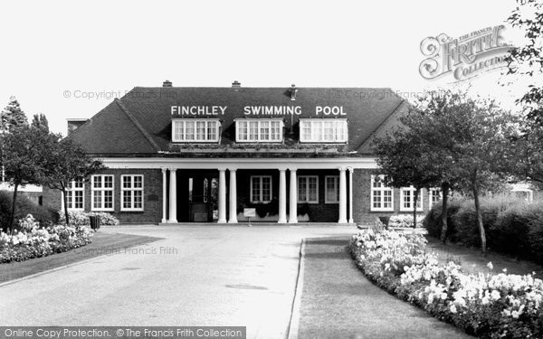 Photo of Finchley, Swimming Pool c1965