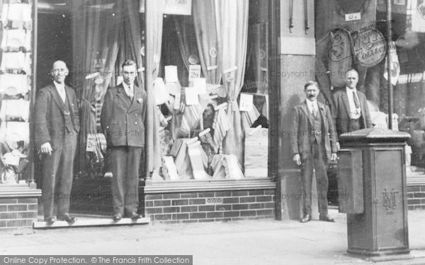 Photo of Finchley, Watson's Staff, Broadway c.1908