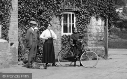 Outside The Swan Hotel 1914, Fittleworth