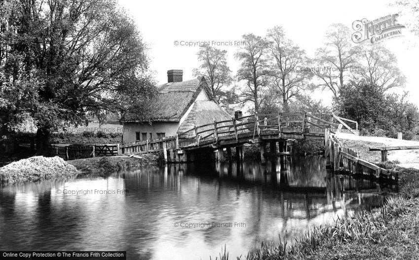 Flatford, Bridge Cottage 1907