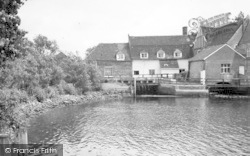Flatford, The Weir c.1960, Flatford Mill