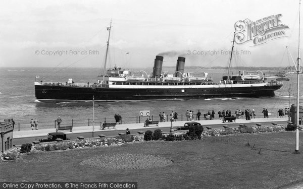 Photo of Fleetwood, Isle Of Man Boat Leaving c.1950