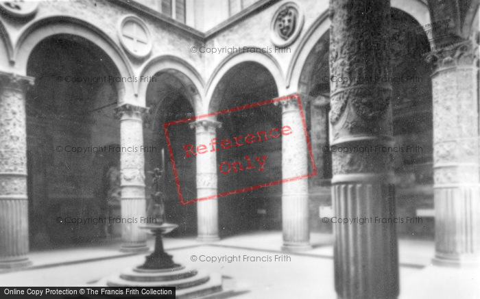 Photo of Florence, Palazzo Vecchio, Courtyard c.1910