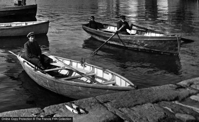 Photo of Flushing, Boatmen In The Harbour 1918