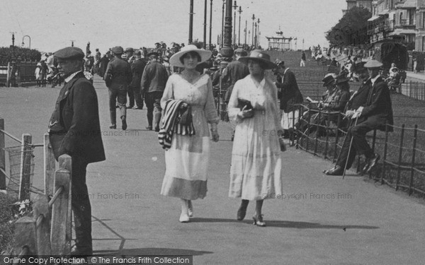 Photo of Folkestone, Fashionable Ladies 1918