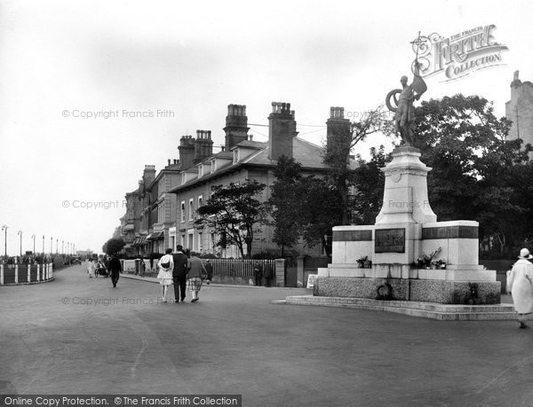 Photo of Folkestone, The Leas And War Memorial 1927