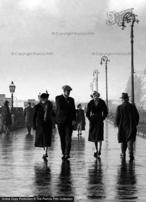 Photo of Folkestone, The Leas, People c.1940