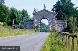 Fonthill Arch c.1995, Fonthill Bishop