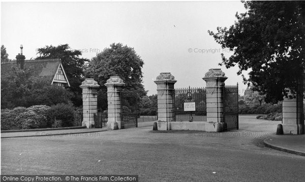 Photo of Forest Hill, The Gates, Dulwich Park c.1955
