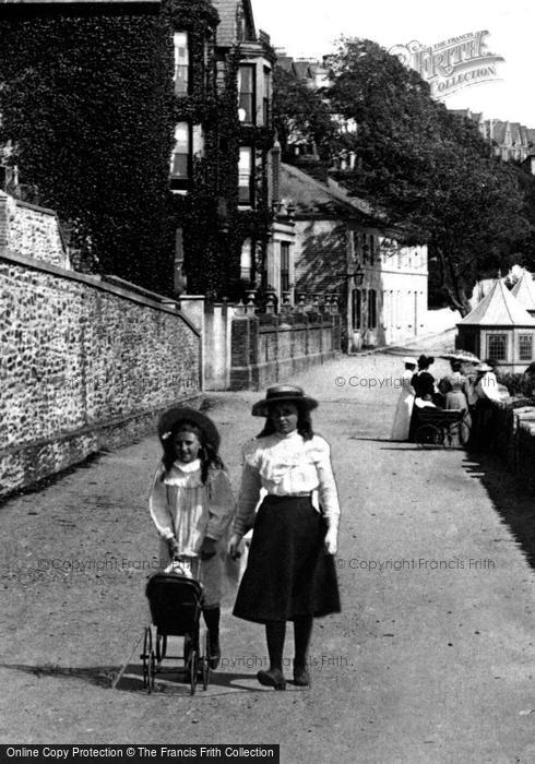 Photo of Fowey, Girls' Fashion 1908