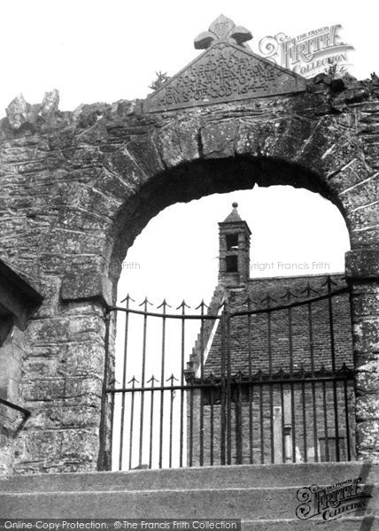 Photo of Fowlis Wester, Gateway To Kirk c.1950