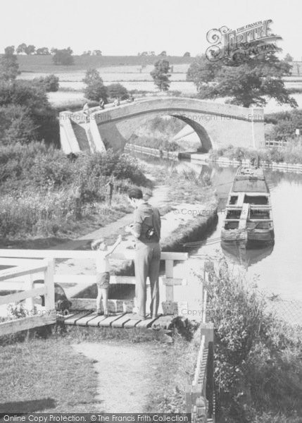 Foxton, Father And Son, The Grand Union Canal c.1960