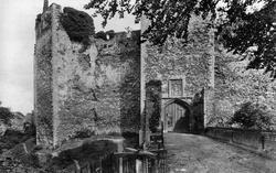 The Castle Entrance 1909, Framlingham