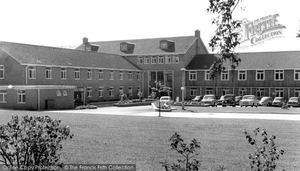 Photo of Friern Barnet, Halliwick Hospital, Friern Barnet Road c.1965