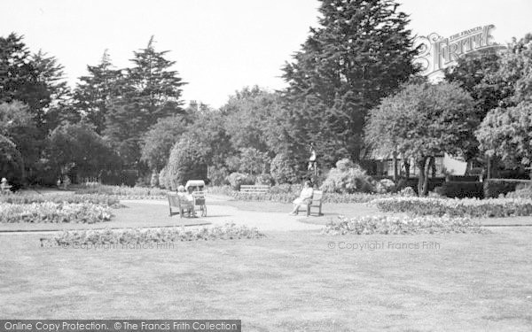 Photo of Frinton On Sea, Crescent Gardens c.1950