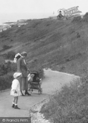 Frinton-on-Sea, Mother And Daughter 1921, Frinton-on-Sea