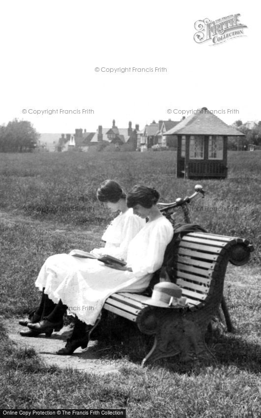 Frinton-on-Sea, Women Reading 1921