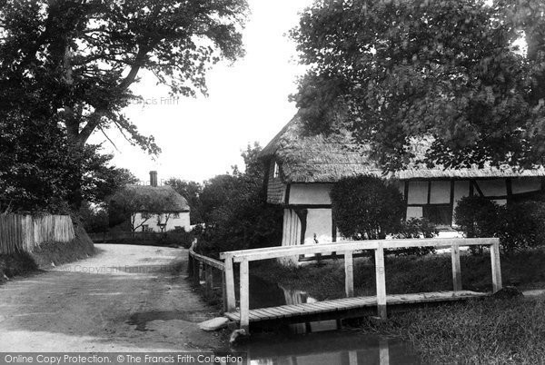 Photo of Frogholt, Cottages 1903