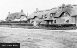 Thatched Cottages c.1960, Froxfield Green
