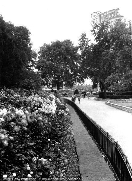 Photo of Fulham, Bishop's Park c.1955