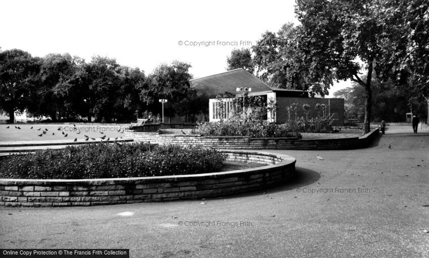 Fulham, Open Air Theatre, Bishops Park c1960