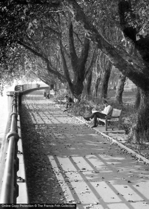 Photo of Fulham, Riverside, Men Reading c.1960