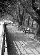 Riverside, Men Reading c.1960, Fulham
