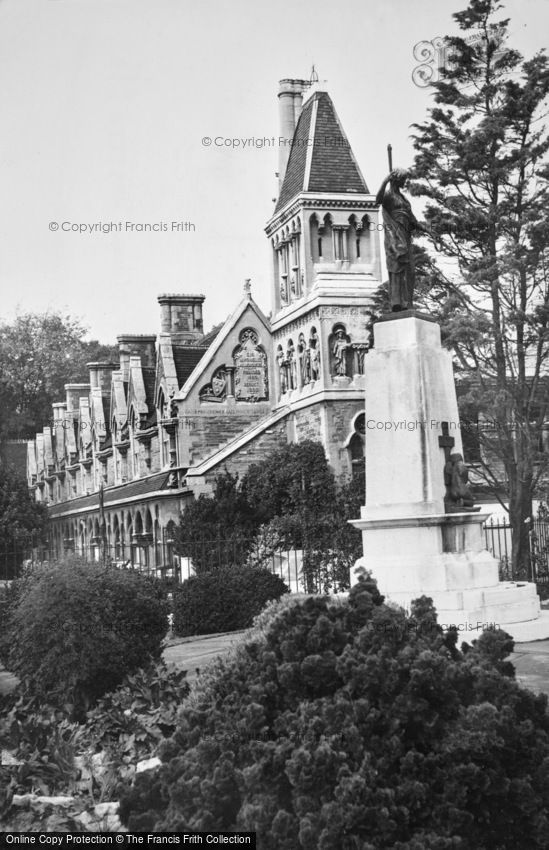 Fulham, Sir William Powell's Almshouses and Memorial c1960