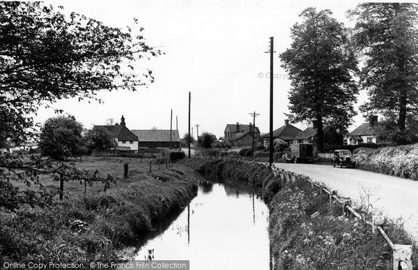 Photo of Fyfield, Dunmow Road c.1950