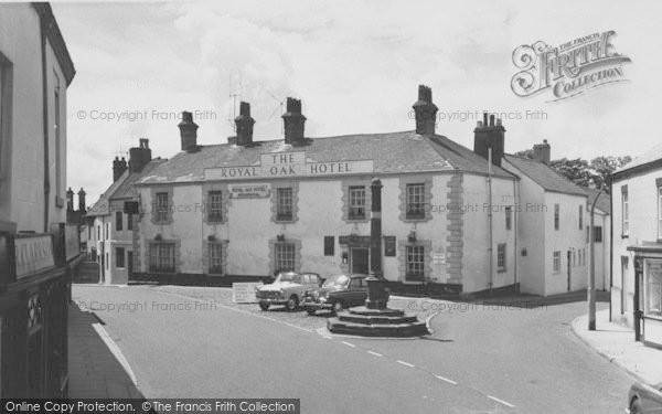 Photo of Garstang, The Royal Oak Hotel And Market Cross c.1960