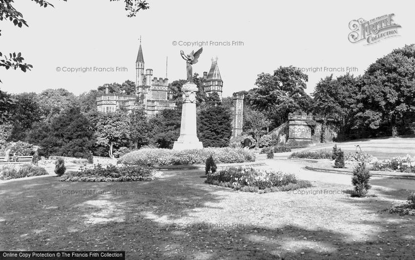 Gateshead, the Memorial, Saltwell Park c1955