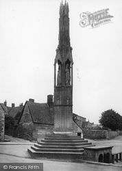 Queen Eleanor Cross 1922, Geddington
