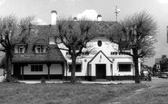 Gerrards Cross, the Packhorse Inn c1965