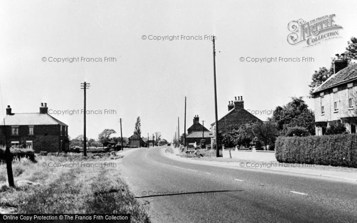 Photo of Gilberdyke, Main Road c.1960