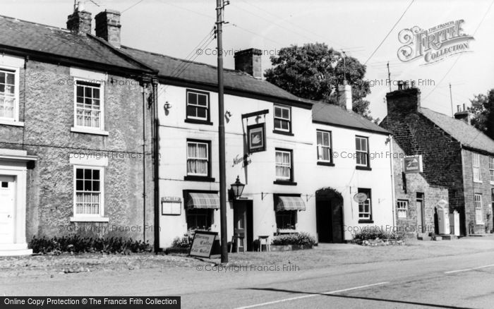 Photo of Gilling West, White Swan c.1960