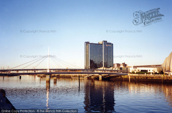 Photo of Glasgow, Bell's Bridge And Moat House Hotel 2005