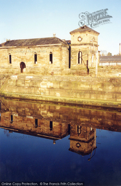 Photo of Glasgow, Derelict Building At The Govan Graving Dock 2005
