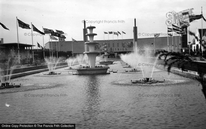 Photo of Glasgow, Fountains At The Empire Exhibition 1938