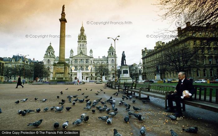 Photo of Glasgow, George Square And City Chambers c.1985